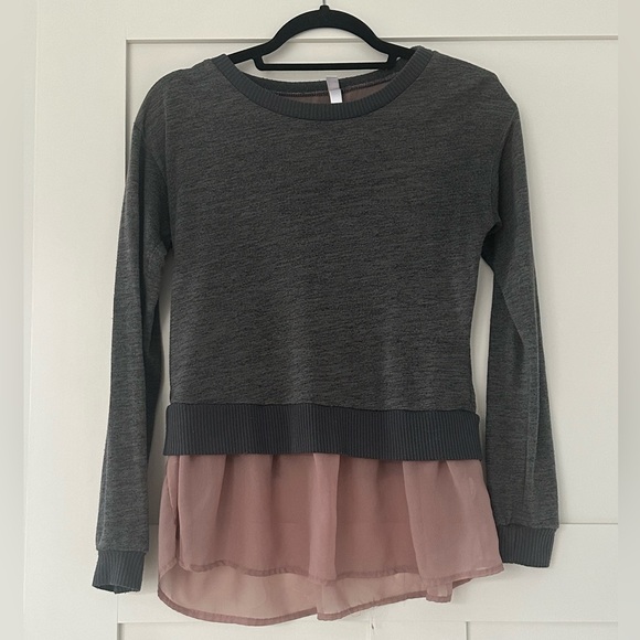 Xhilaration Tops - Xhilarathion Grey top with cute bottom size XS
